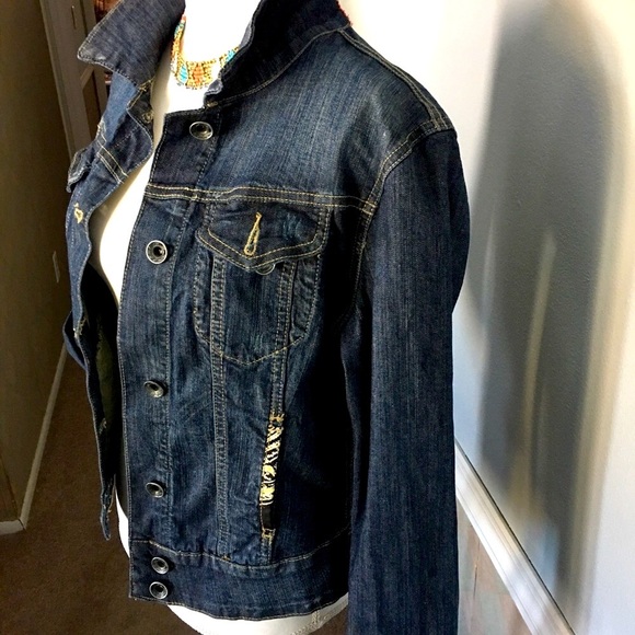 Jean jacket - Picture 2 of 3